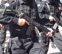 Polícia Federal fardada »