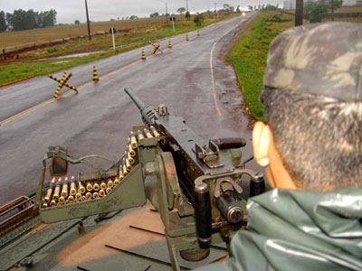 Plano dá a militar poder de prisão na fronteira »
